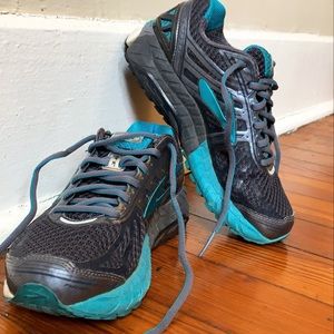 Brooks Ariel 16 size 7.5 D (wide)